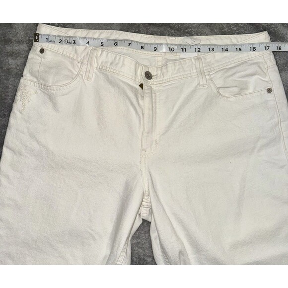Eddie Bauer Women's White Embroidered Pocket Denim Ankle Jeans Size 14 - Picture 2 of 7